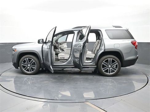 Used 2023 GMC Acadia SLT w/ Technology Package image 26