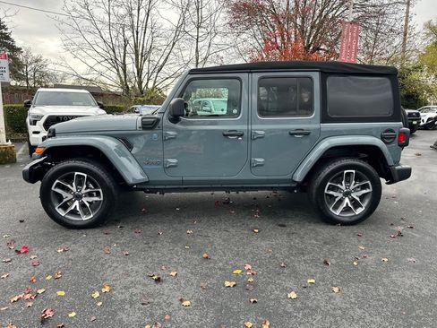 Used 2024 Jeep Wrangler Unlimited image 2