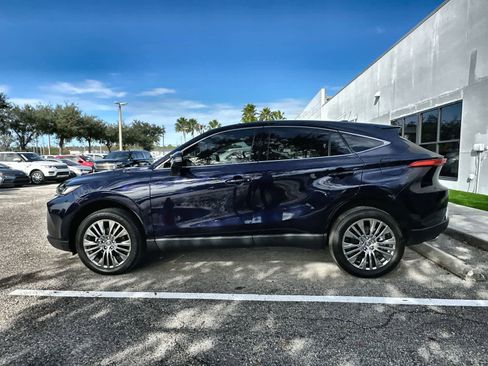 Used 2024 Toyota Venza LE image 3