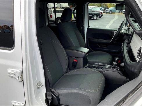 Used 2024 Jeep Wrangler Unlimited Sahara image 7