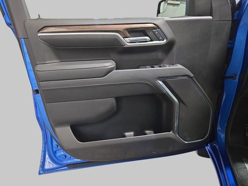 Used 2025 Chevrolet Silverado 1500 LT AWD/4WD image 28