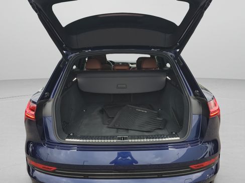 Used 2022 Audi e-tron Premium AWD/4WD image 5