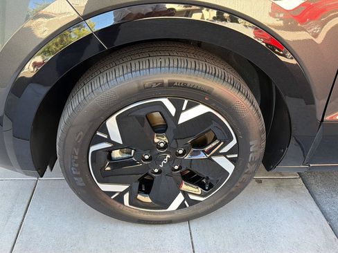 Used 2023 Kia Niro Wind FWD image 9