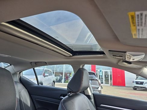 Used 2023 Nissan Altima 2.5 SR w/ SR Premium Package image 25