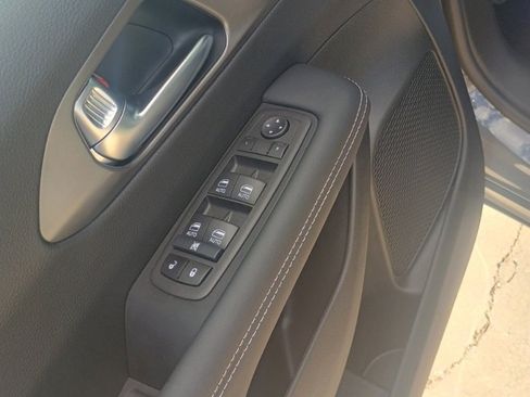 New 2025 Chrysler Pacifica Select image 15