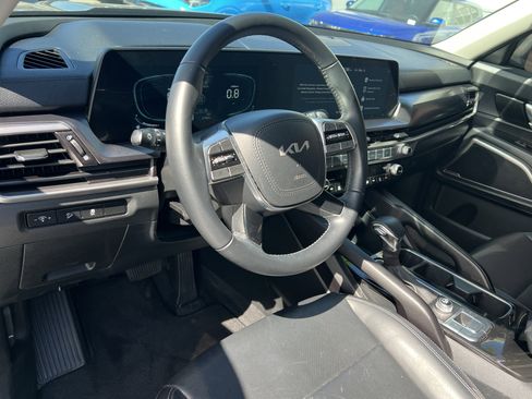 Certified 2025 Kia Telluride LX image 22