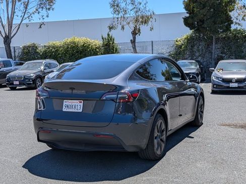 Used 2024 Tesla Model Y Long Range AWD/4WD image 5