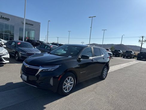 Used 2023 Chevrolet Equinox LT w/ Driver Convenience Package FWD image 3
