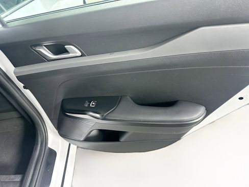 Used 2023 Kia K5 LXS image 28