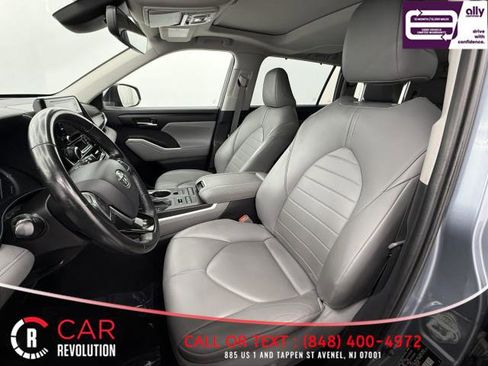 Used 2021 Toyota Highlander XLE image 17