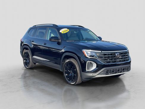 Certified 2026 Volkswagen Atlas SE w/ Panoramic Sunroof Package FWD image 1