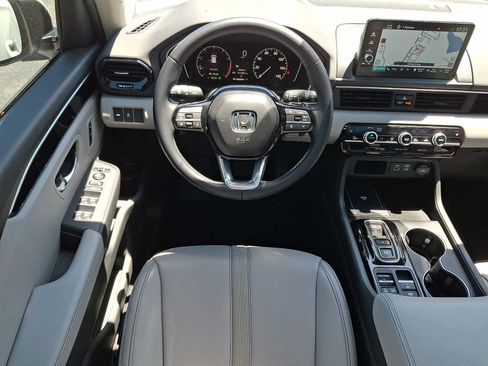 Certified 2025 Honda Pilot Touring image 11