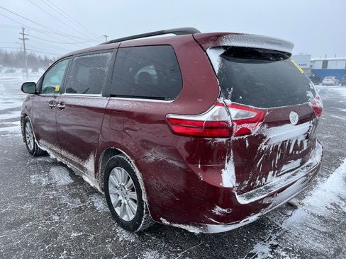 Used 2017 Toyota Sienna XLE image 6