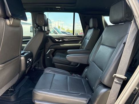 Used 2021 GMC Yukon Denali w/ Denali Premium Package image 12