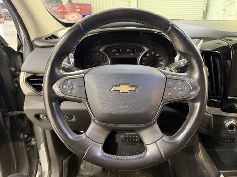 Used 2019 Chevrolet Traverse LT FWD image 16