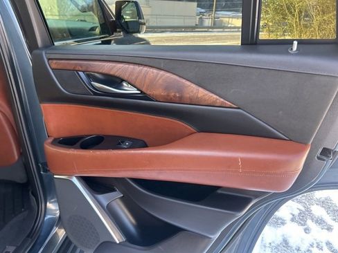 Used 2020 Cadillac Escalade Luxury image 27