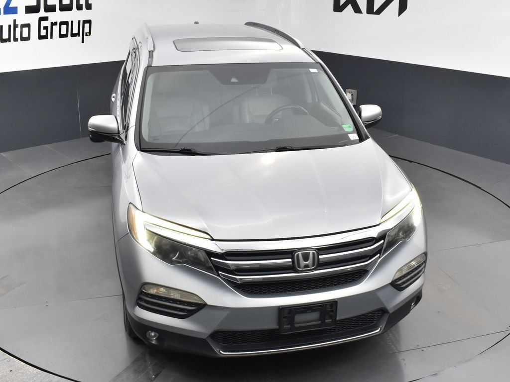 Used 2017 Honda Pilot Touring image 16