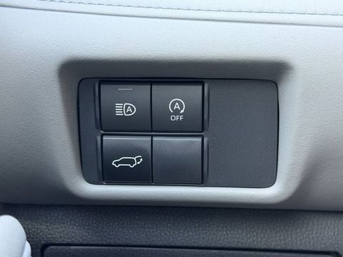 Certified 2025 Toyota Highlander XLE image 24