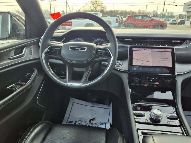 Used 2023 Jeep Grand Cherokee Overland w/ Luxury Tech Group IV AWD/4WD image 13