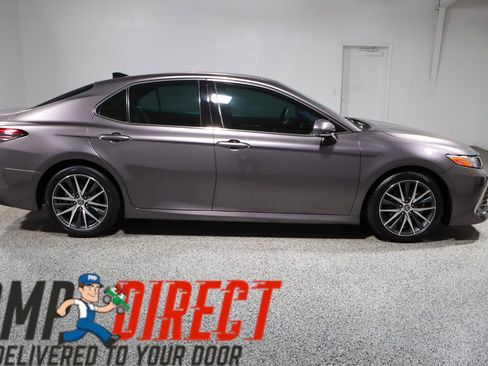 Used 2022 Toyota Camry XLE image 6