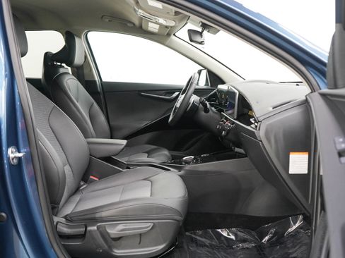 Used 2024 Kia Niro EX w/ EX Cold Weather Package FWD image 11