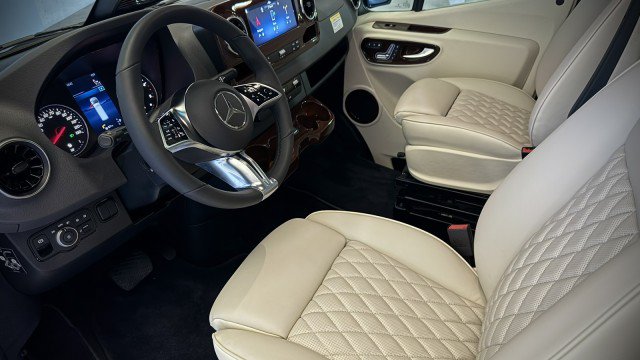 Used 2025 Mercedes-Benz Sprinter 2500 image 4