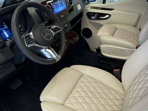 Used 2025 Mercedes-Benz Sprinter 2500 image 4