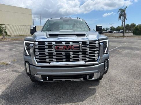 Used 2025 GMC Sierra 2500 Denali w/ Denali Reserve Package AWD/4WD image 2
