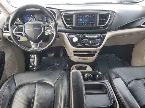 Used 2020 Chrysler Pacifica Touring-L image 26