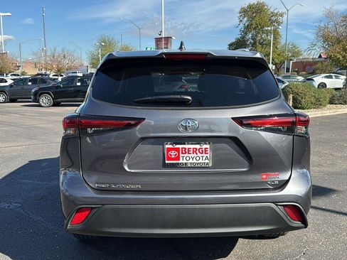 Certified 2024 Toyota Highlander XLE image 6
