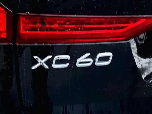 Used 2023 Volvo XC60 B5 Ultimate w/ Climate Package image 30