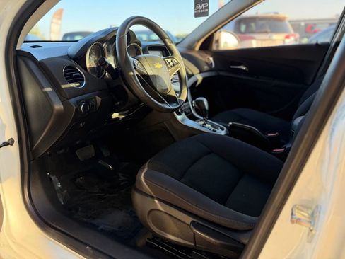 Used 2015 Chevrolet Cruze LT image 8