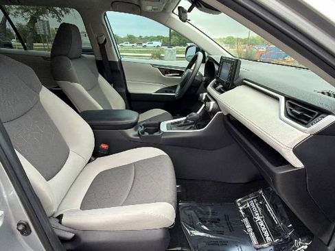 Used 2021 Toyota RAV4 XLE image 39