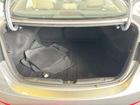 Used 2016 Hyundai Elantra SE image 18