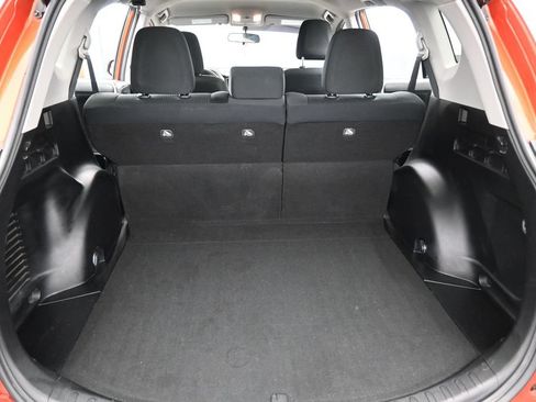 Used 2016 Toyota RAV4 LE AWD/4WD image 13