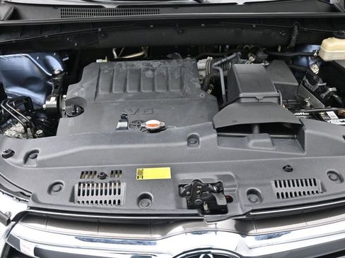 Used 2016 Toyota Highlander XLE image 19