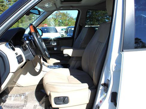 Used 2016 Land Rover LR4 HSE image 16