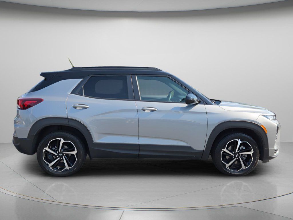Used 2023 Chevrolet TrailBlazer RS w/ Convenience Package FWD image 9