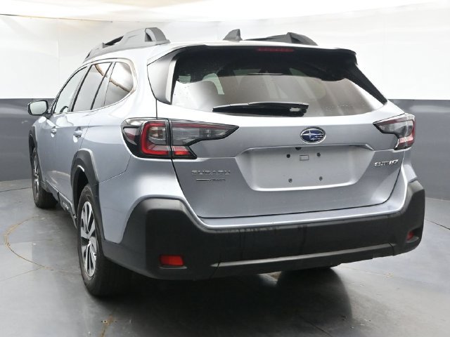 Used 2025 Subaru Outback Premium AWD/4WD image 4