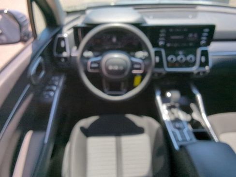 Used 2023 Kia Sorento LX AWD/4WD image 8