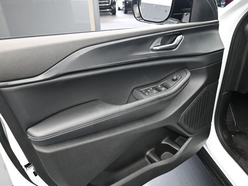 Used 2025 Jeep Grand Cherokee L Laredo image 15