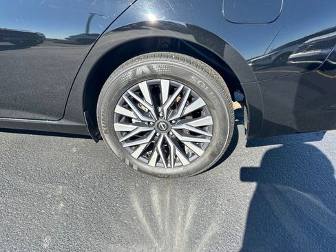 Used 2025 Nissan Altima 2.5 SV AWD/4WD image 9