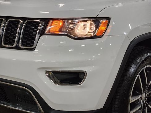 Used 2018 Jeep Grand Cherokee Limited image 14