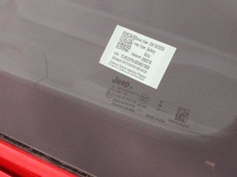 Used 2025 Jeep Wrangler Unlimited Sahara AWD/4WD image 30