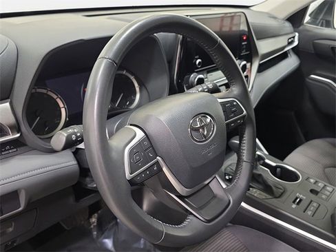 Certified 2024 Toyota Highlander LE image 13