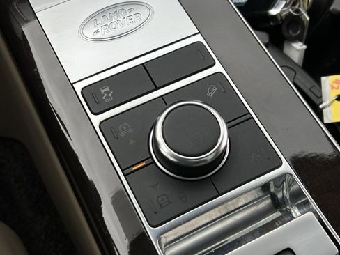 Used 2018 Land Rover Range Rover HSE image 32