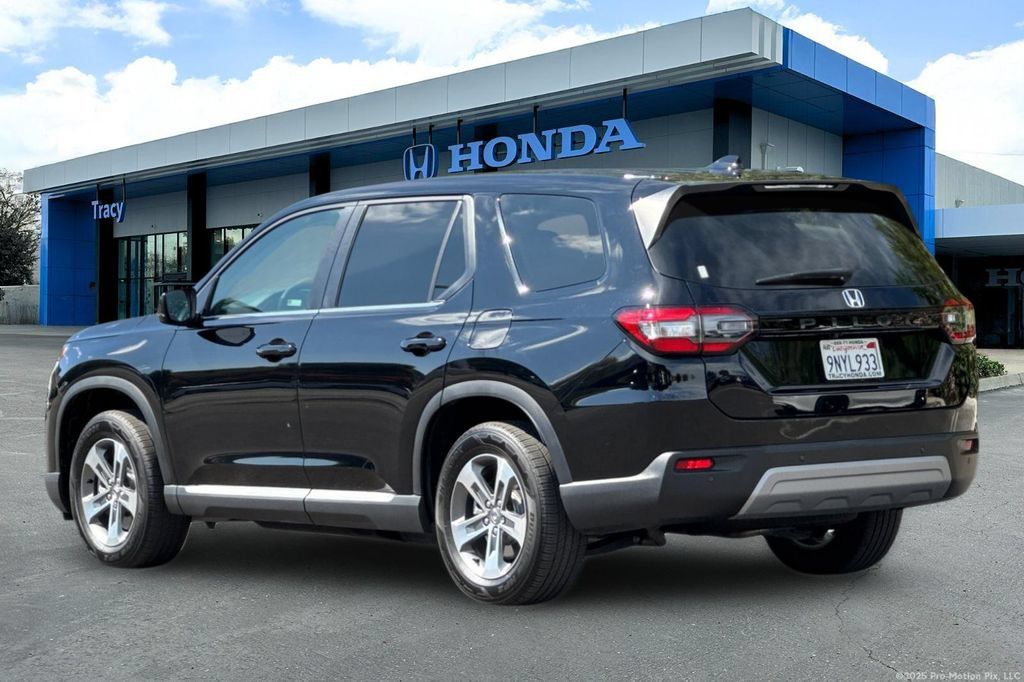 Used 2025 Honda Pilot EX-L image 10
