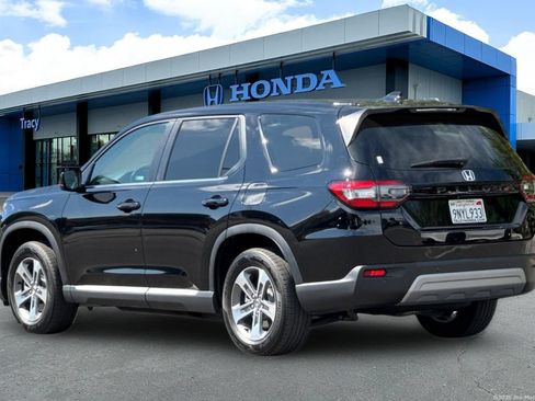 Used 2025 Honda Pilot EX-L image 10