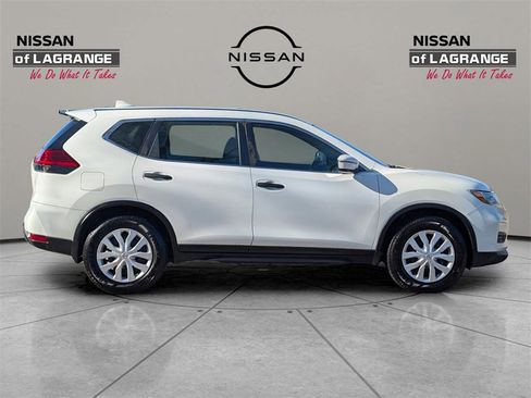 Used 2017 Nissan Rogue S image 4