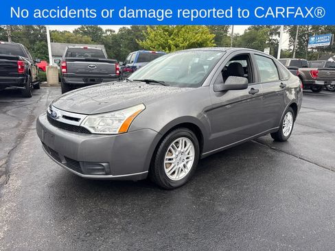 Used 2010 Ford Focus SE FWD image 2